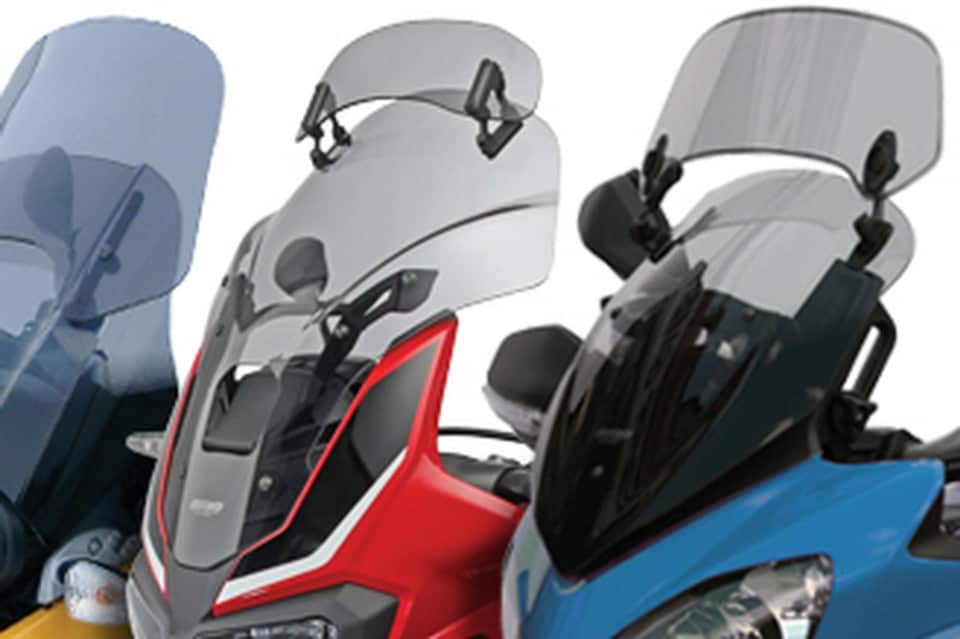 Perché usare il parabrezza alto in scooter è pericoloso