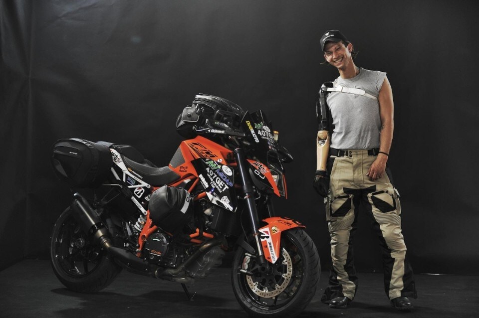 25mila km senza un braccio: l'impresa di Luca Guirzoni