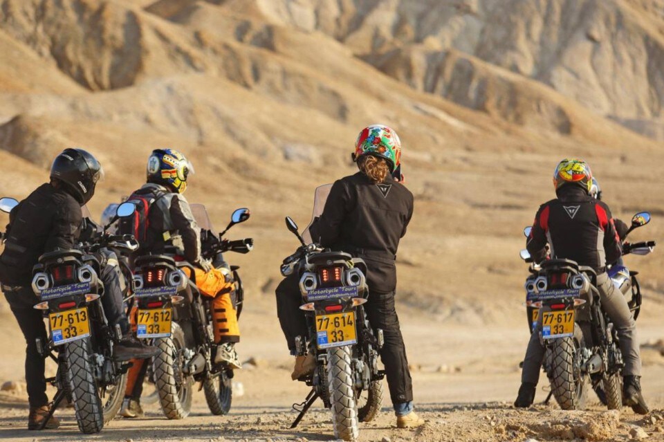 Estate in moto: ovvero l'abbigliamento tecnico e l'ascella pezzata