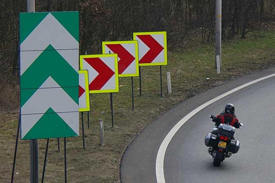 Sicurezza: in Germania i cartelli stradali salvamotociclisti