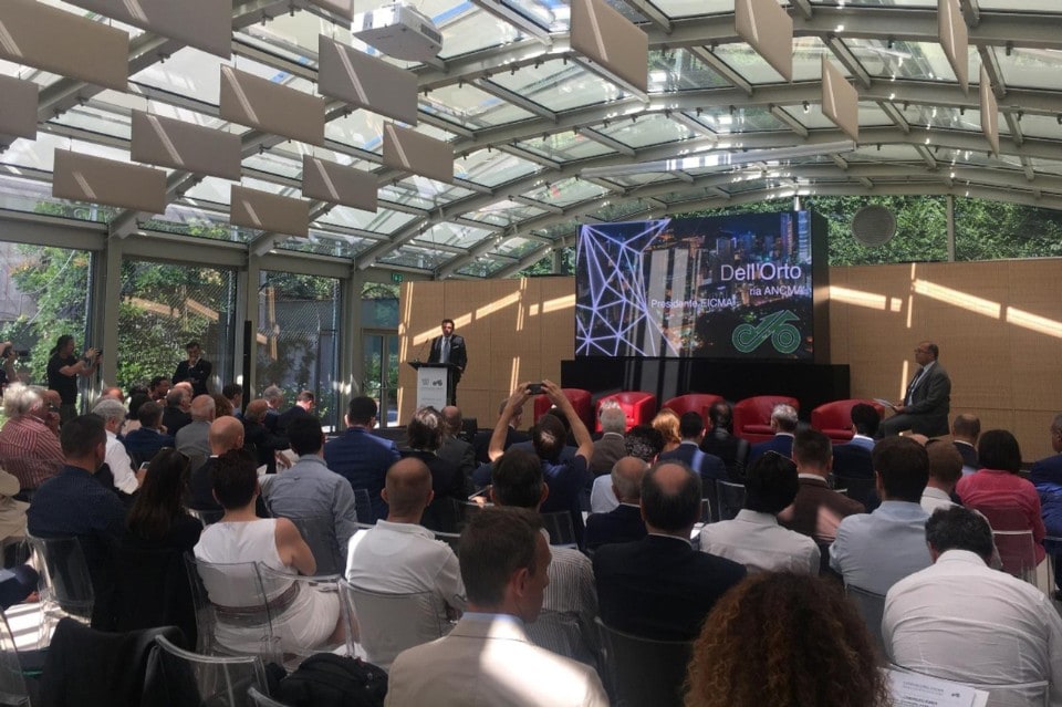 Ancma, gli otto comandamenti per i motociclisti