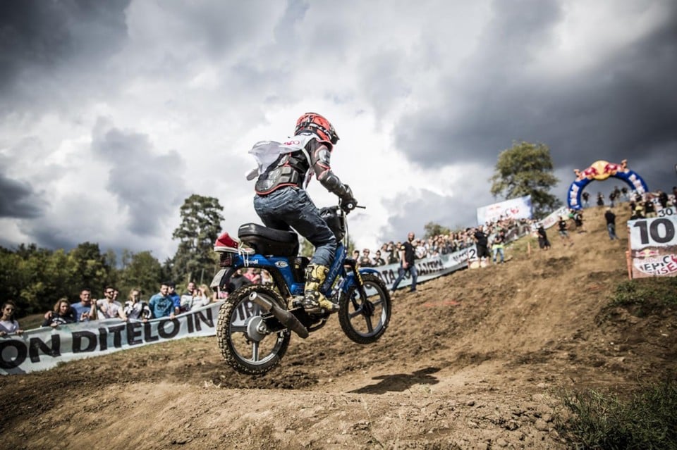 Red Bull Epic Rise: la GRANDE SFIDA dei motorini truccati