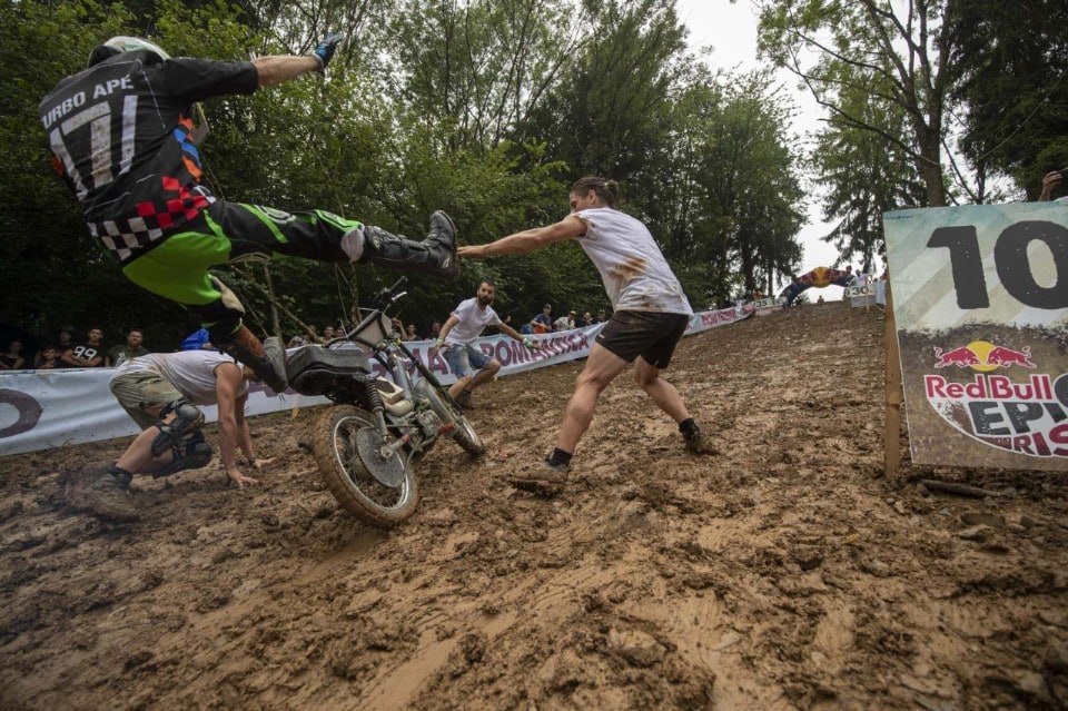 Red Bull Epic Rise: tra gas, fango e pioggia
