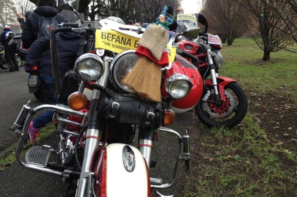La Befana arriva (anche) in moto!