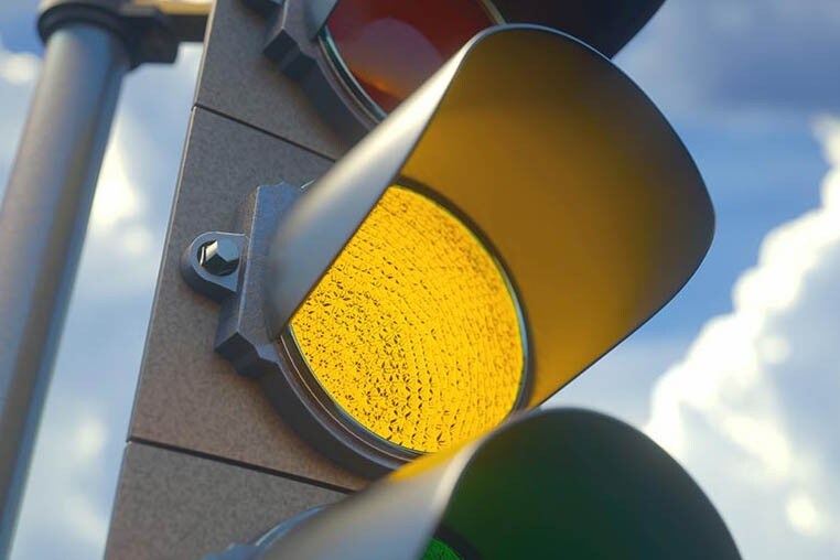 Il semaforo giallo ha una durata minima?