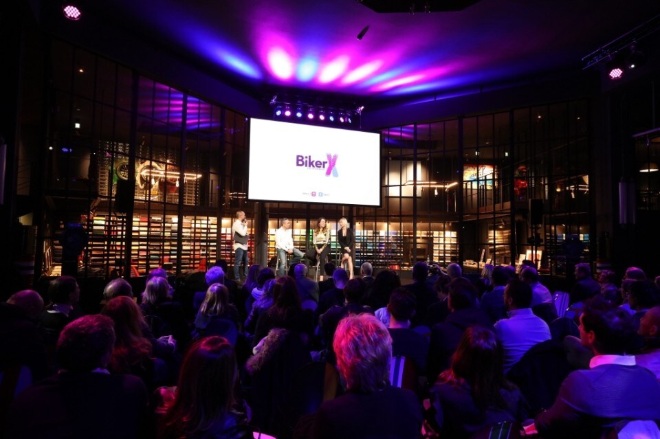 Nasce BikerX, la scuola guida pensata per le donne (ma non solo)