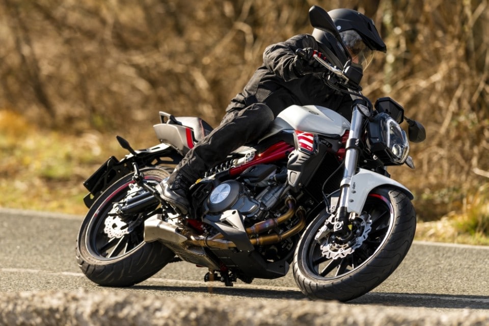 Benelli 302S arriva in concessionaria