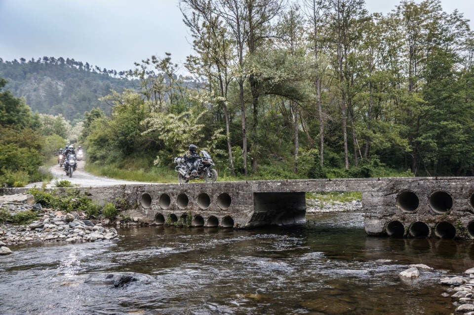 Sestriere, il pianeta delle maxienduro