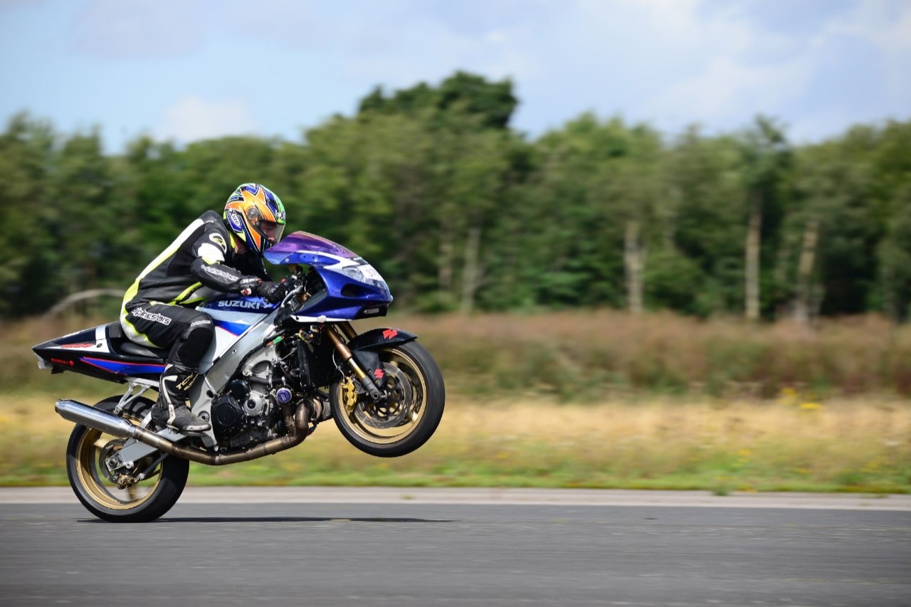 Wheeling: il pianeta delle impennate