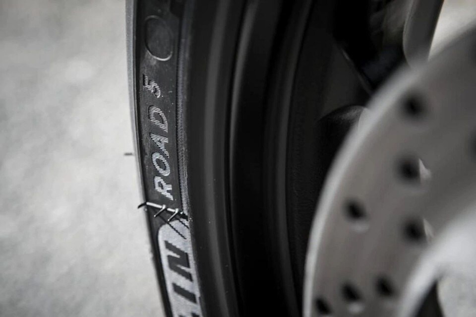 Perché è così difficile farsi montare gli pneumatici comprati online?