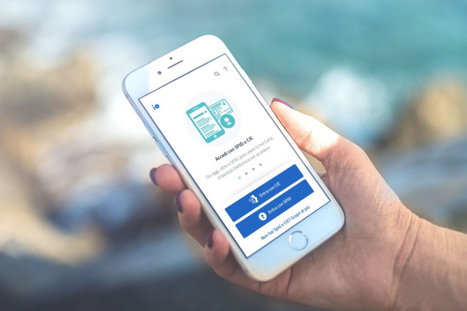 Burocrazia: sull'app IO arrivano i servizi ACI