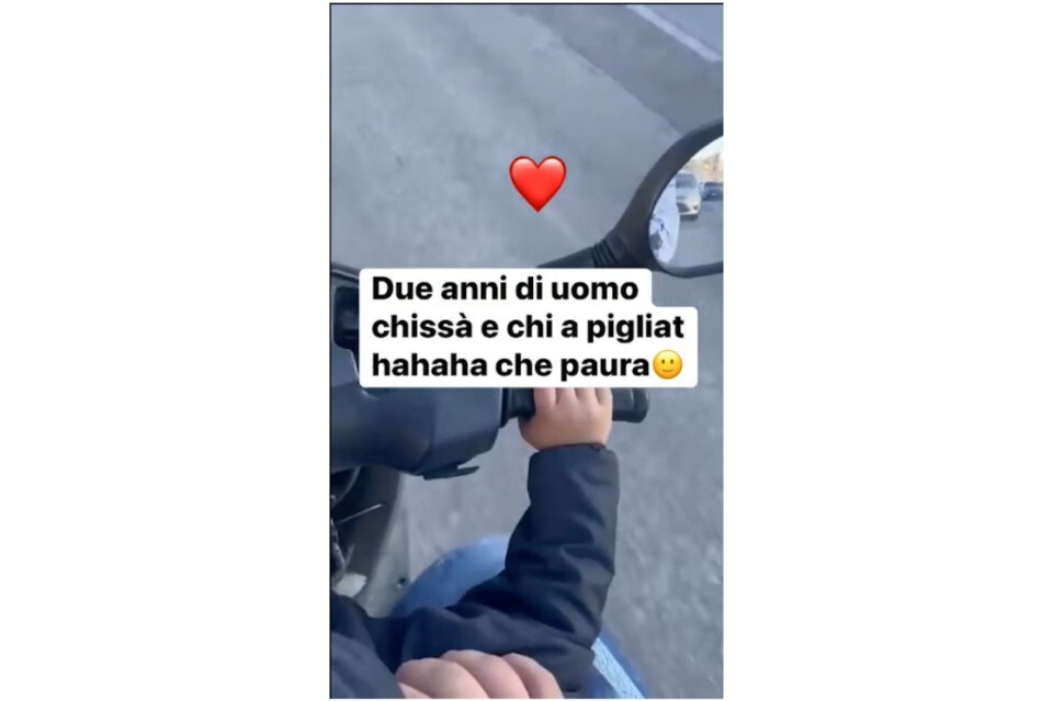 Bambini che guidano le moto: quando la stupidità supera ogni limite