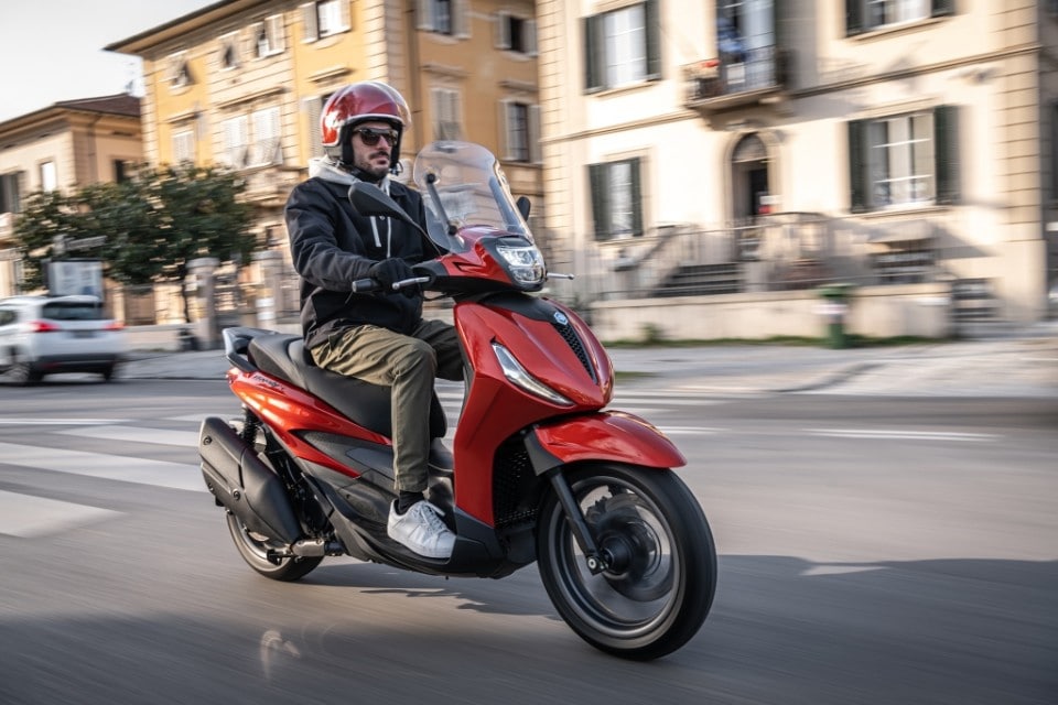 Piaggio porta il Beverly in tour in Italia