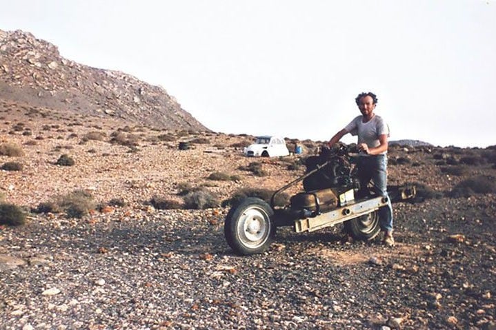 La storia di Emile Leray, che trasformò una 2CV in moto 