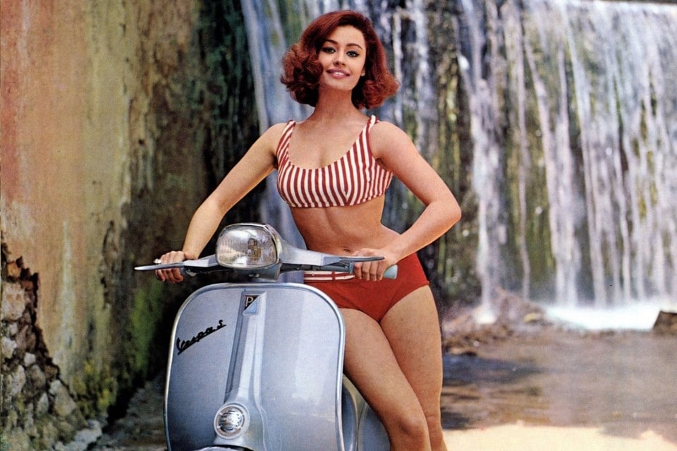 Quando Raffaella Carrà andava in Vespa