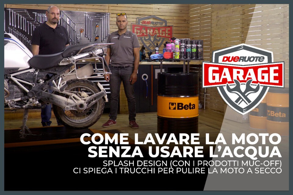 Si può lavare la moto senza usare l’acqua? Sì, ecco come si fa!