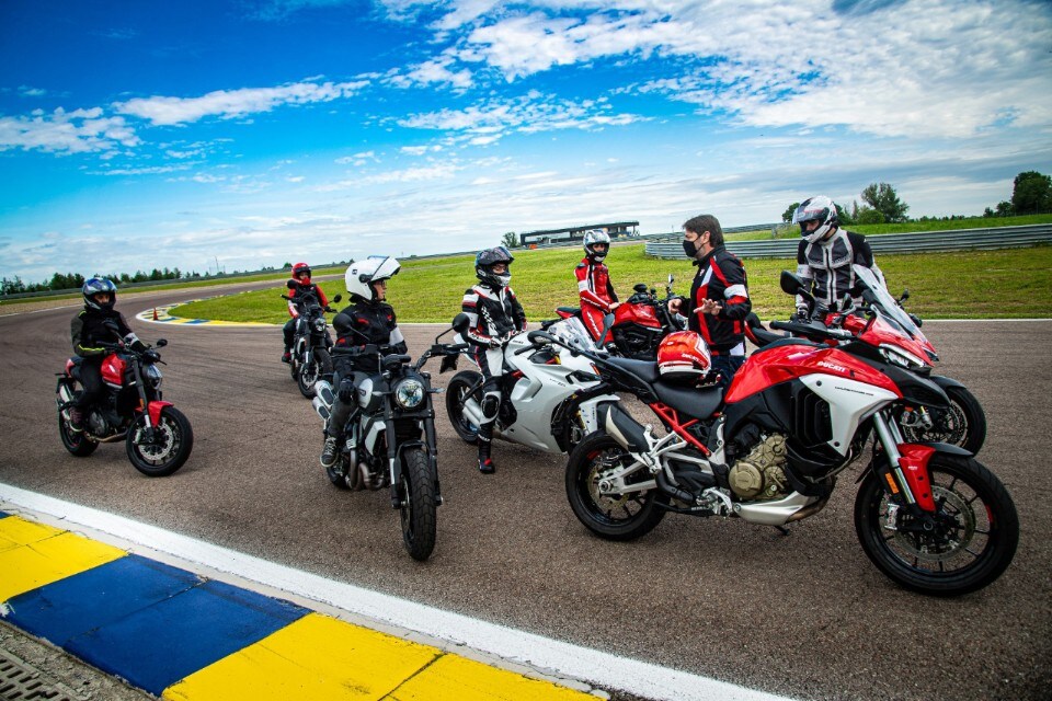 Ripartono i corsi Ducati Riding Experience
