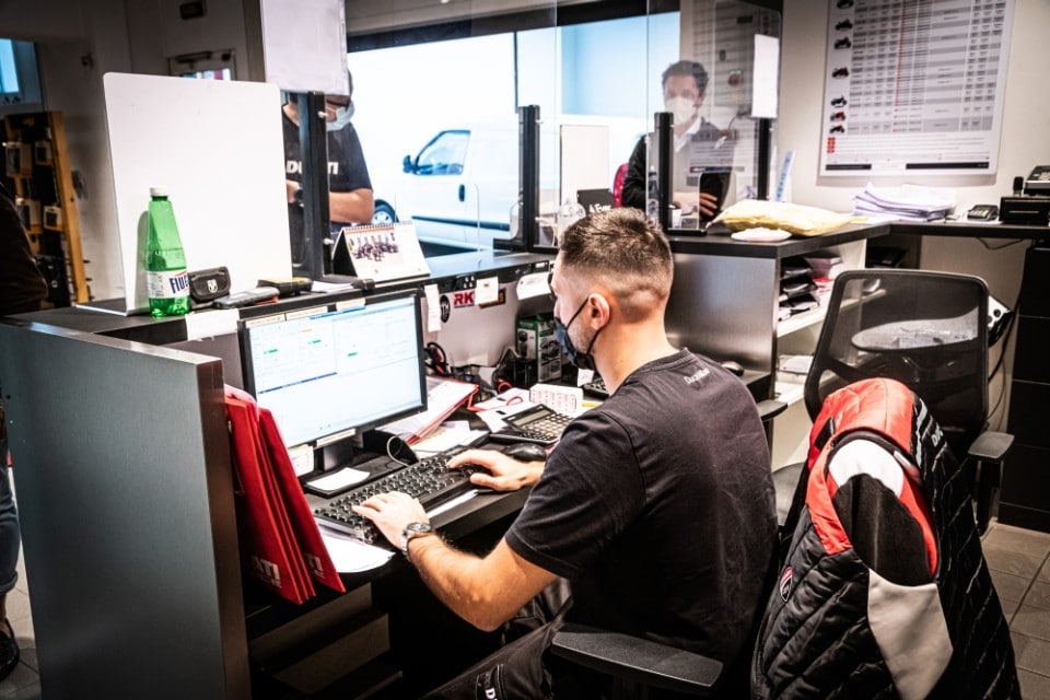 Come funziona la vita di un concessionario di moto