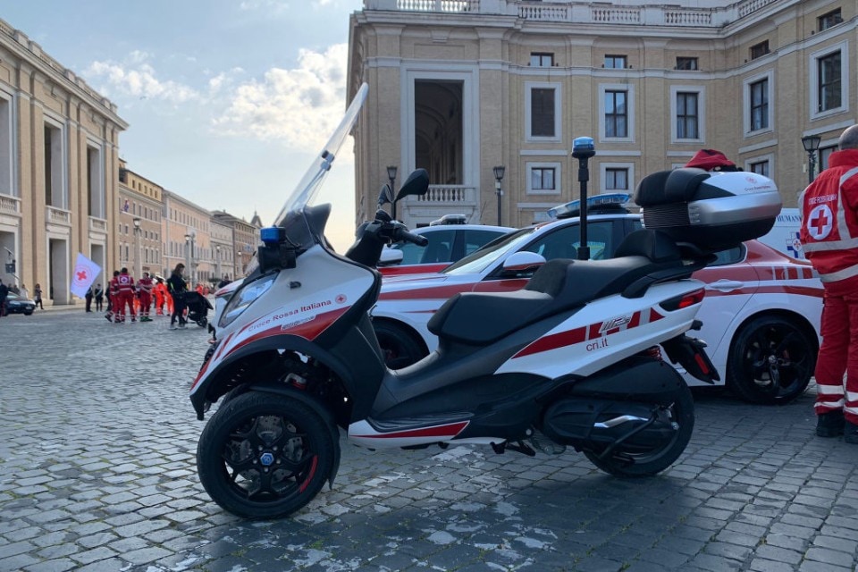 I Piaggio Mp3 in dotazione alla Croce Rossa