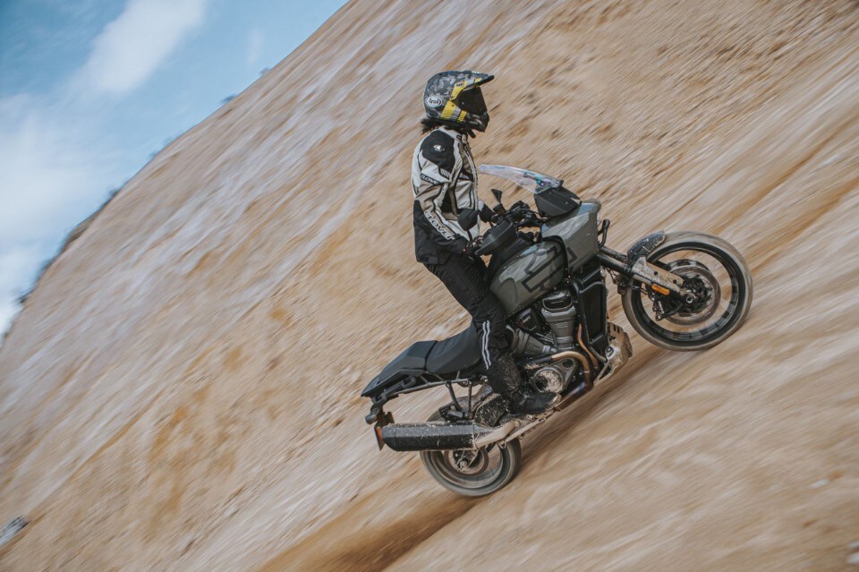 E se Harley-Davidson entrasse nel segmento delle adventure medie?