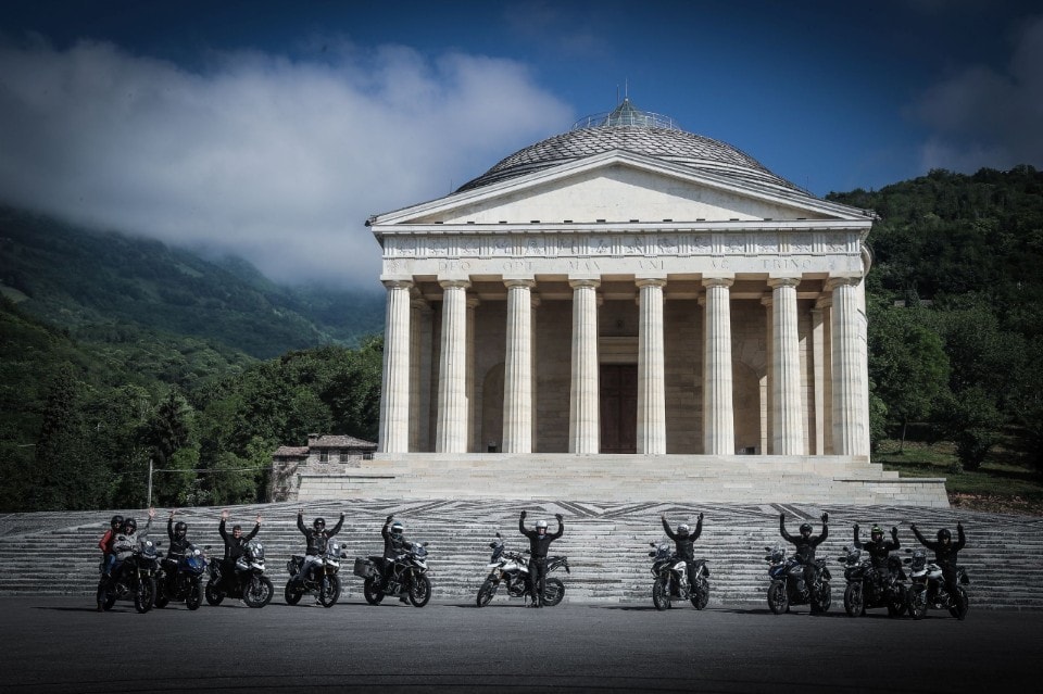 Triumph Adventure Experience: quando la moto va a braccetto con l'architettura