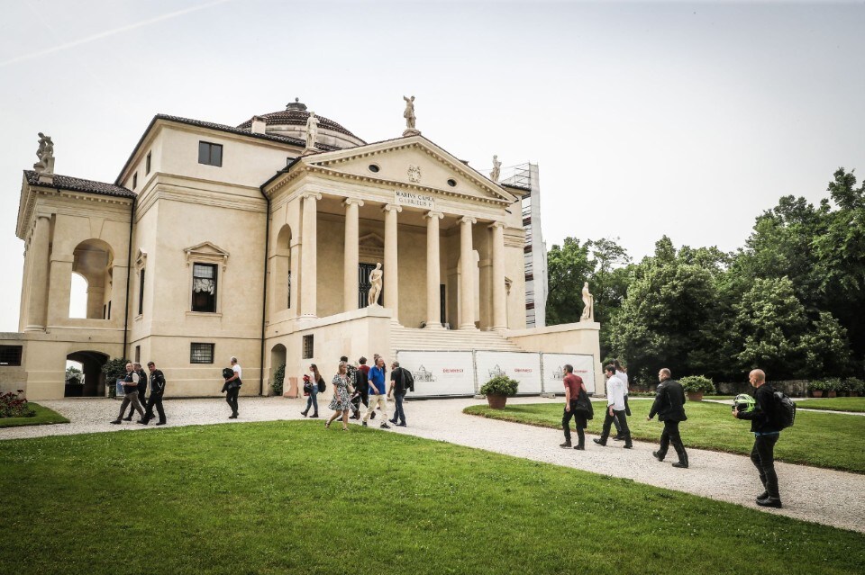 Triumph Adventure Experience: quando la moto va a braccetto con l'architettura