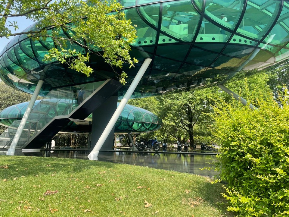 Triumph Adventure Experience: quando la moto va a braccetto con l'architettura