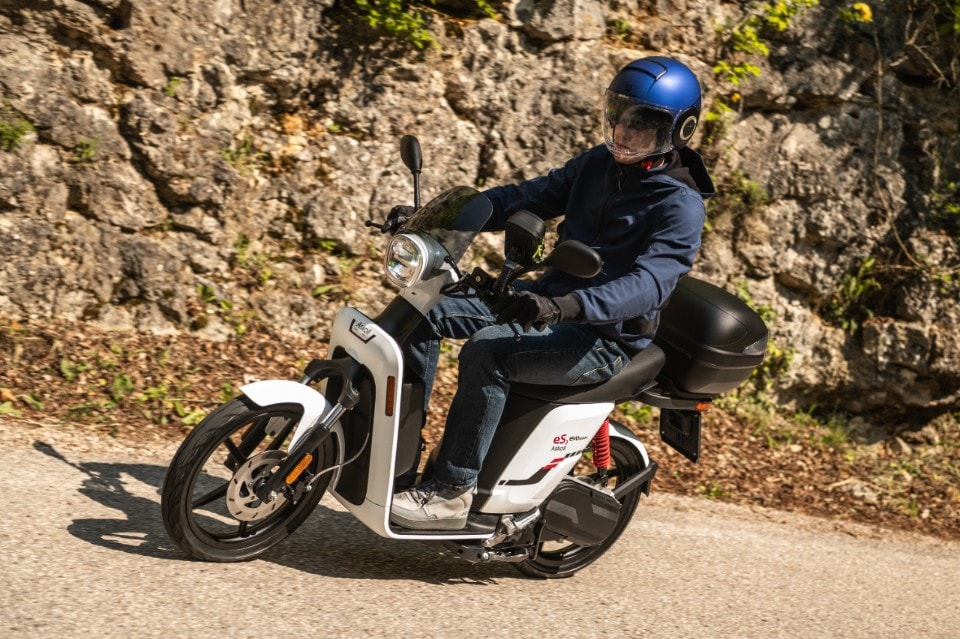 Elettrici: è vero che non pagano il bollo e hanno lo sconto sull’assicurazione? 