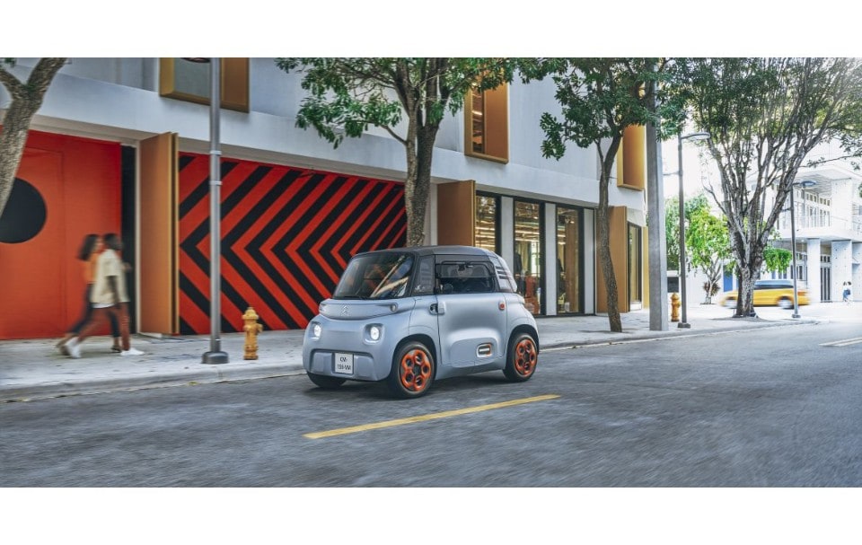 Le microcar possono parcheggiare nei posti moto?