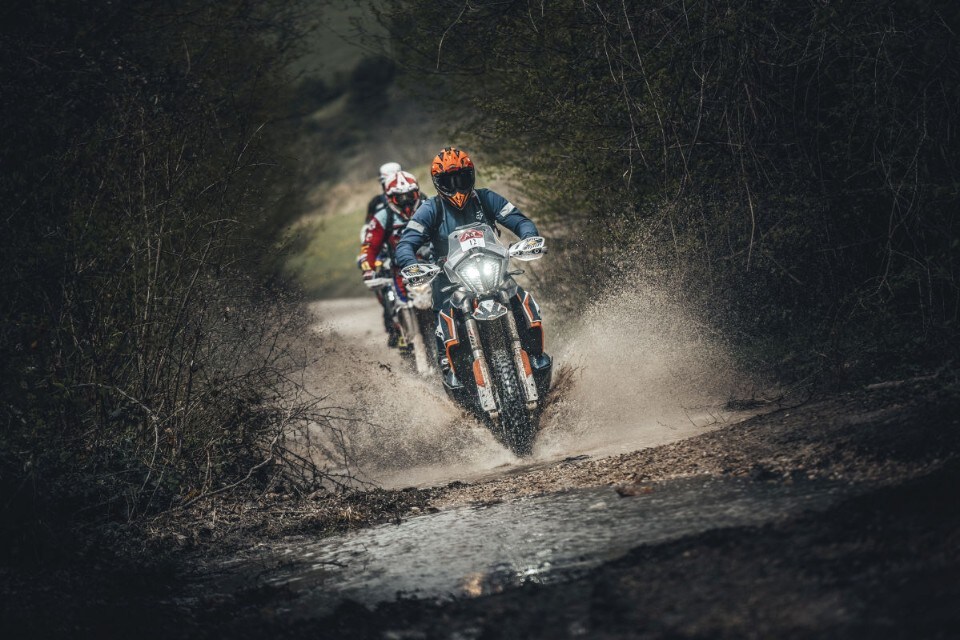 Dalla Alps Tourist Trophy alla Gibraltar Race, tanta voglia di on/off