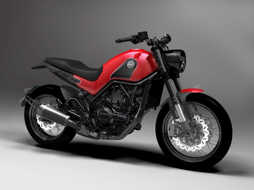 Aspettando la Benelli TRK 702