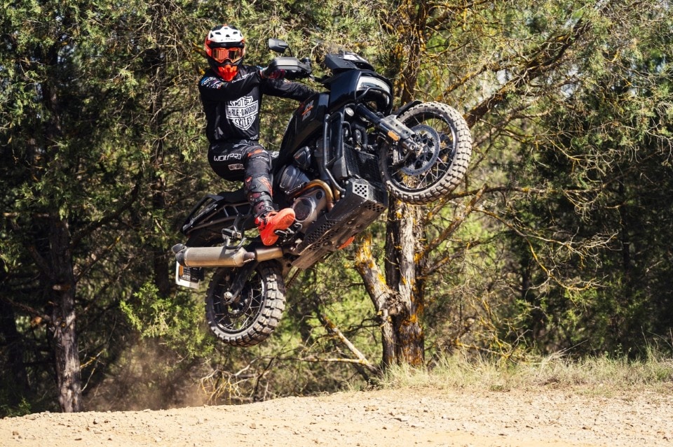 Joan Pedrero vince la categoria Maxi Trail alla Baja Aragón con una Harley-Davidson Pan America 1250