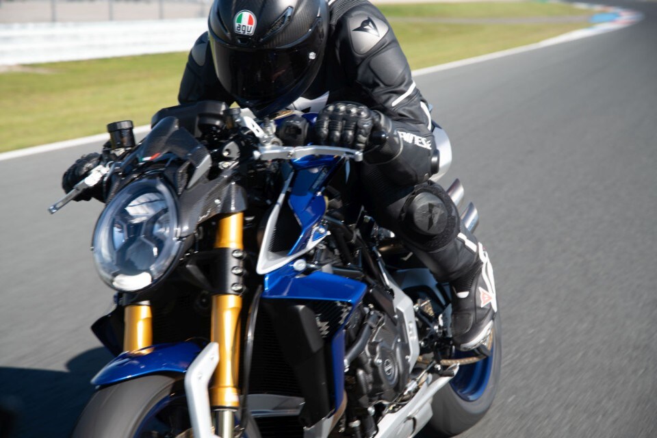 Abbiamo guidato la Brutale 1000 RR Assen davanti al pubblico di Assen!