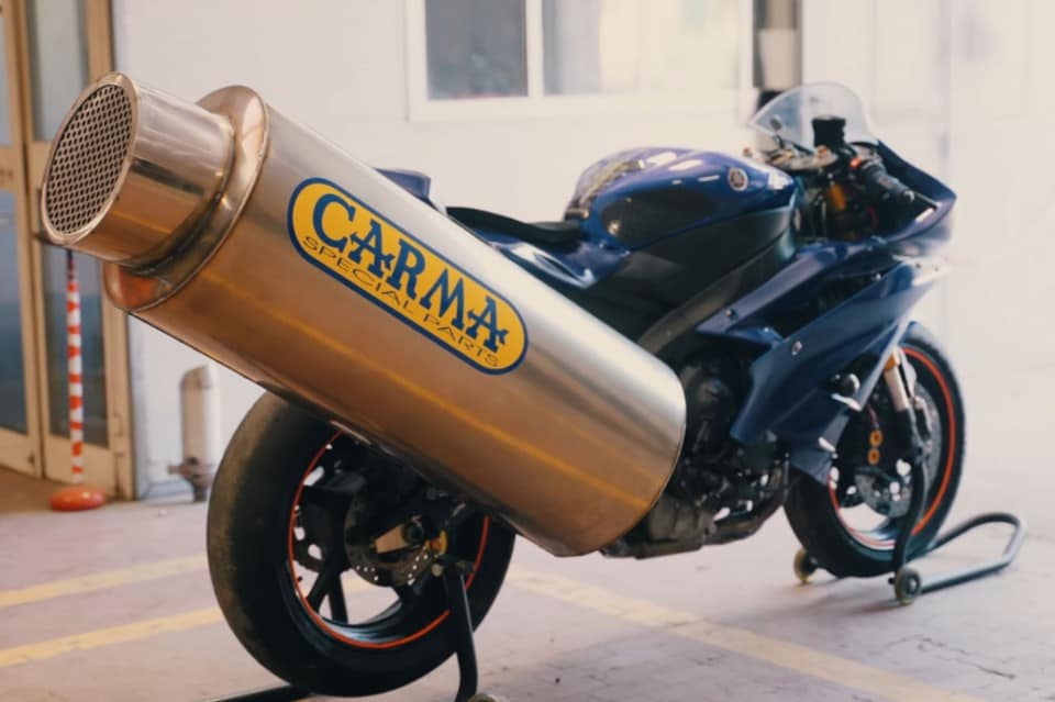 La gara a chi ce l'ha più grosso (lo scarico)