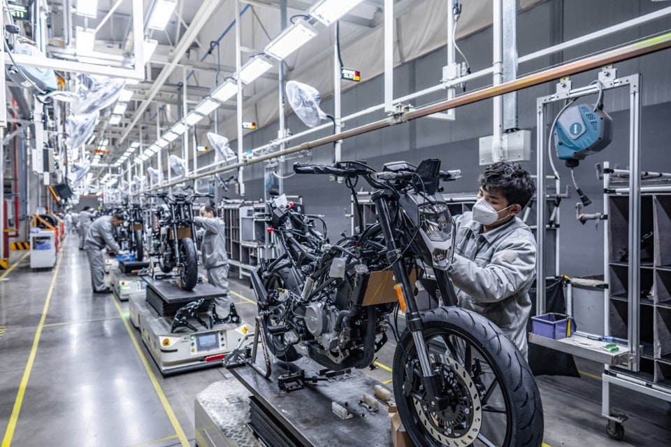 Siamo stati in una fabbrica cinese di moto. E abbiamo capito che sono avanti a noi anni luce +REPORTAGE ESCLUSIVO E VIDEO+
