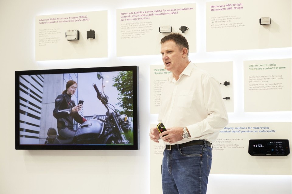 La moto nel 2035 secondo Geoff Liersch (Bosch): ancora a benzina, connessa e con molti più ARAS