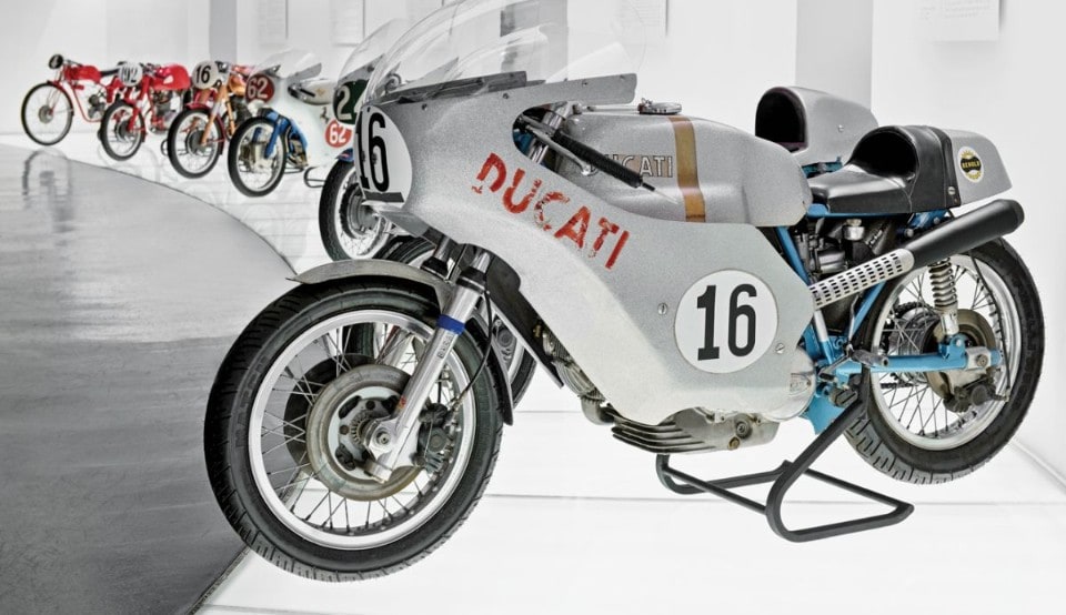 Le moto sportive di Ducati: dalla GT 750 dei primi anni Settanta alla Panigale V2
