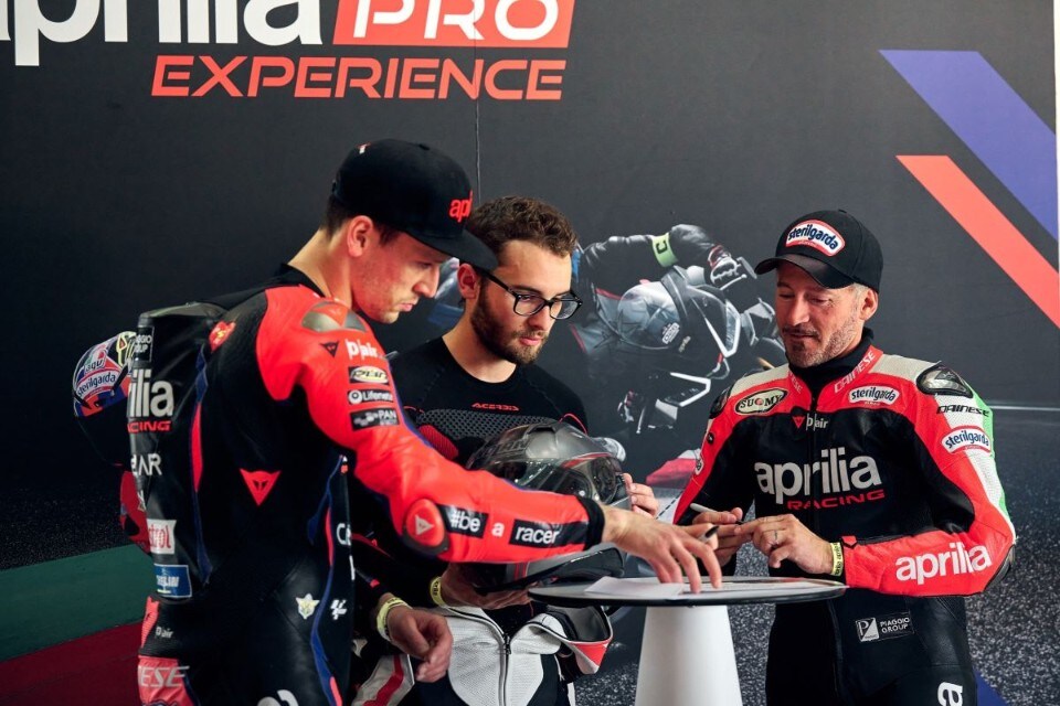 Aprilia Pro Experience: in pista con i campioni!