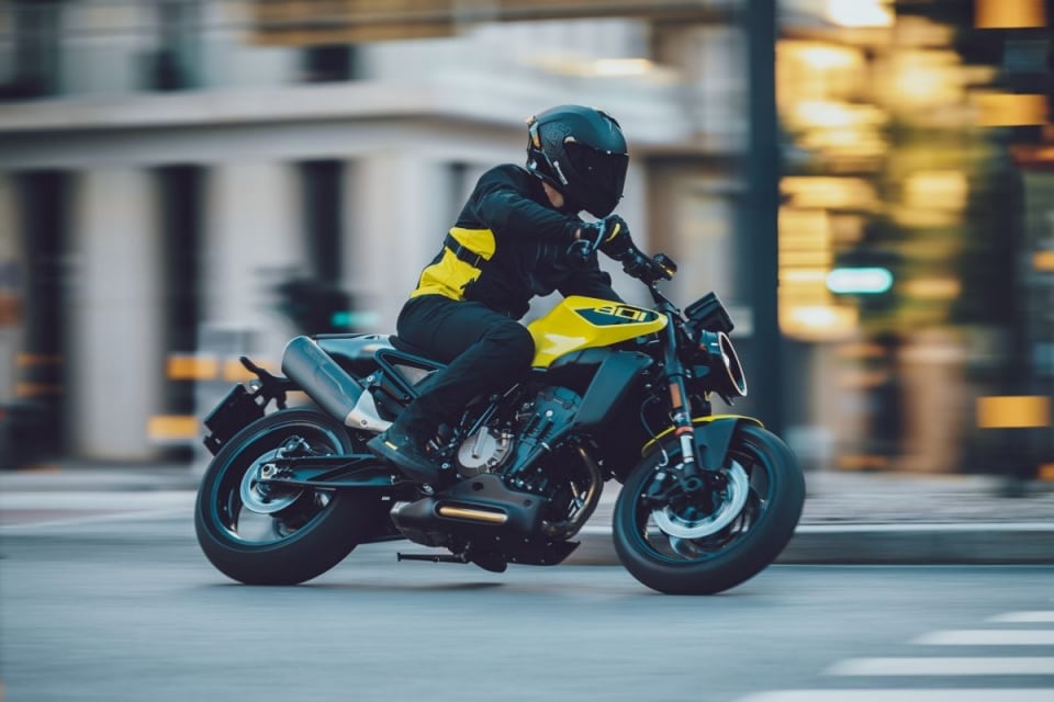 A Milano dieci giorni di test per scoprire le Husqvarna Vitpilen 801 e Svartpilen 801