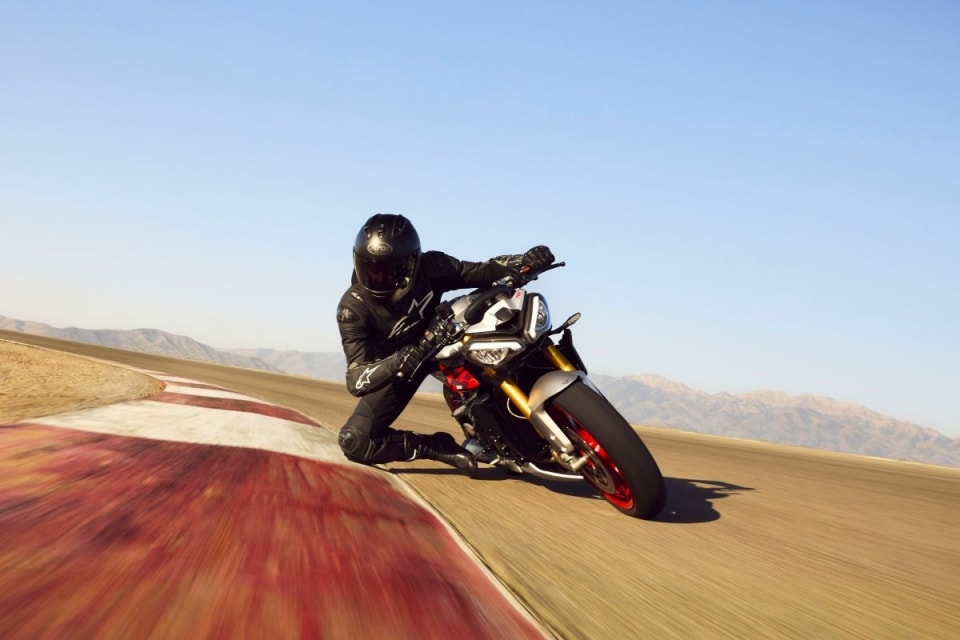 Triumph torna in pista con la Triple Track Experience