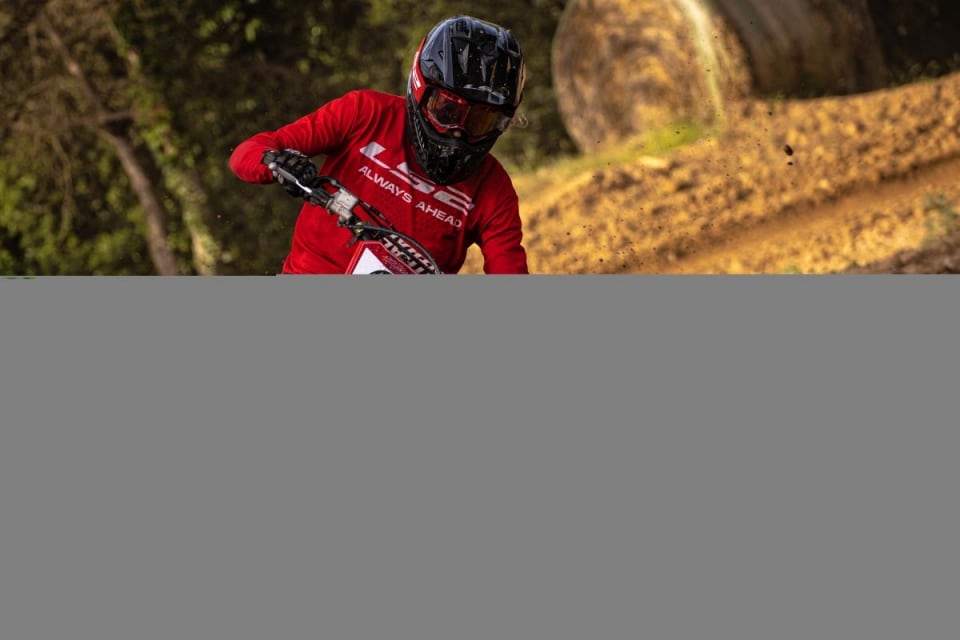 LS2 alla Dakar 2026: il casco X-Force FIM2 debutta nel rally più duro