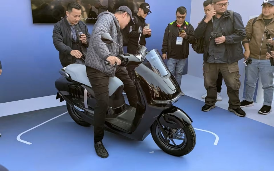 La guerra del Vietnam: il governo vieta le moto a benzina