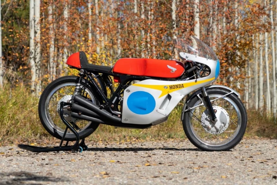 Prezzo record per una replica della Honda RC174 George Beale del 2004