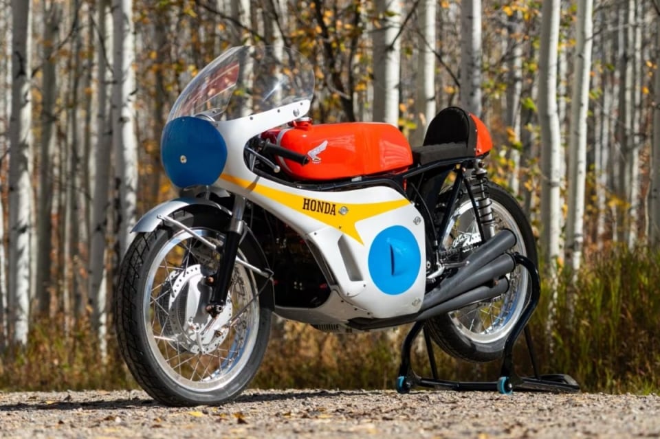 Prezzo record per una replica della Honda RC174 George Beale del 2004