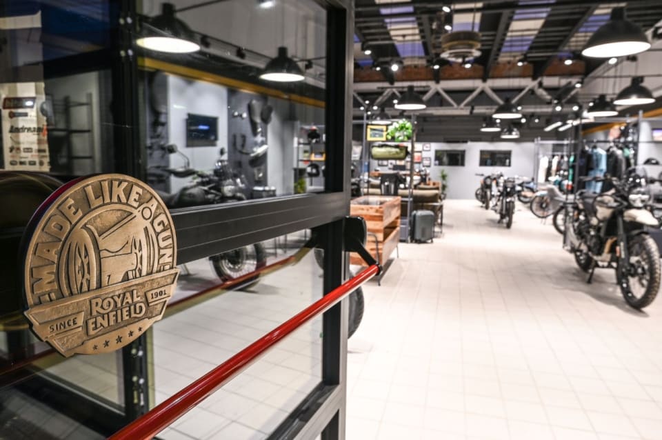 Royal Enfield: a Bologna apre il nuovo flagship store