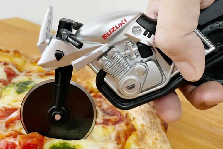 Una Suzuki Katana per tagliare la pizza? Esiste!