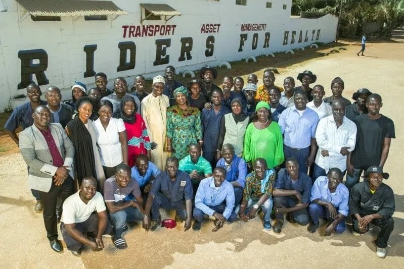 Il presidente di Yamaha Motor Europe visita Riders for Health in Gambia