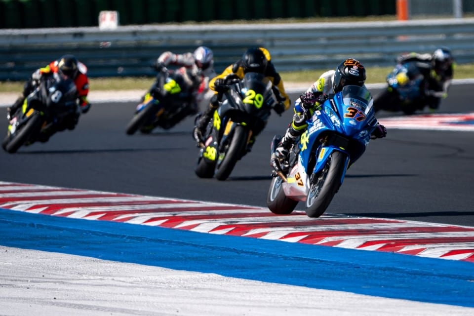 Suzuki GSX-8R Cup: lo spettacolo scende in pista su DAZN