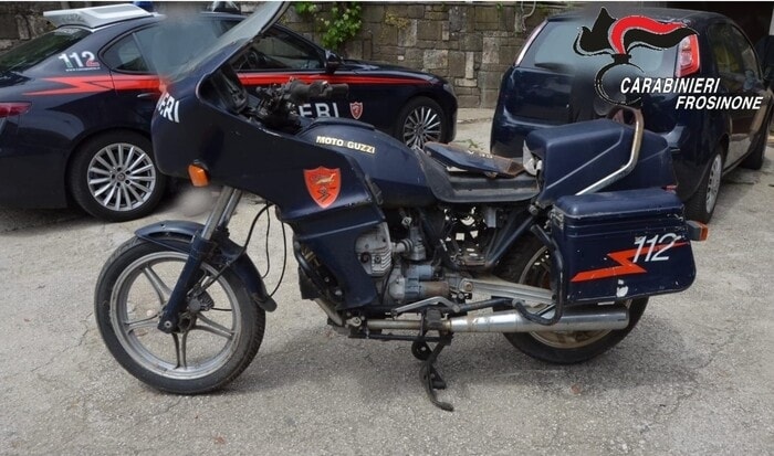 Moto Guzzi ex-Carabinieri sequestrate: avevano ancora sirene e livree originali