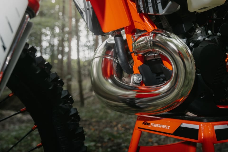 KTM e il caso delle enduro “sbloccate”: l’inchiesta che scuote il settore moto